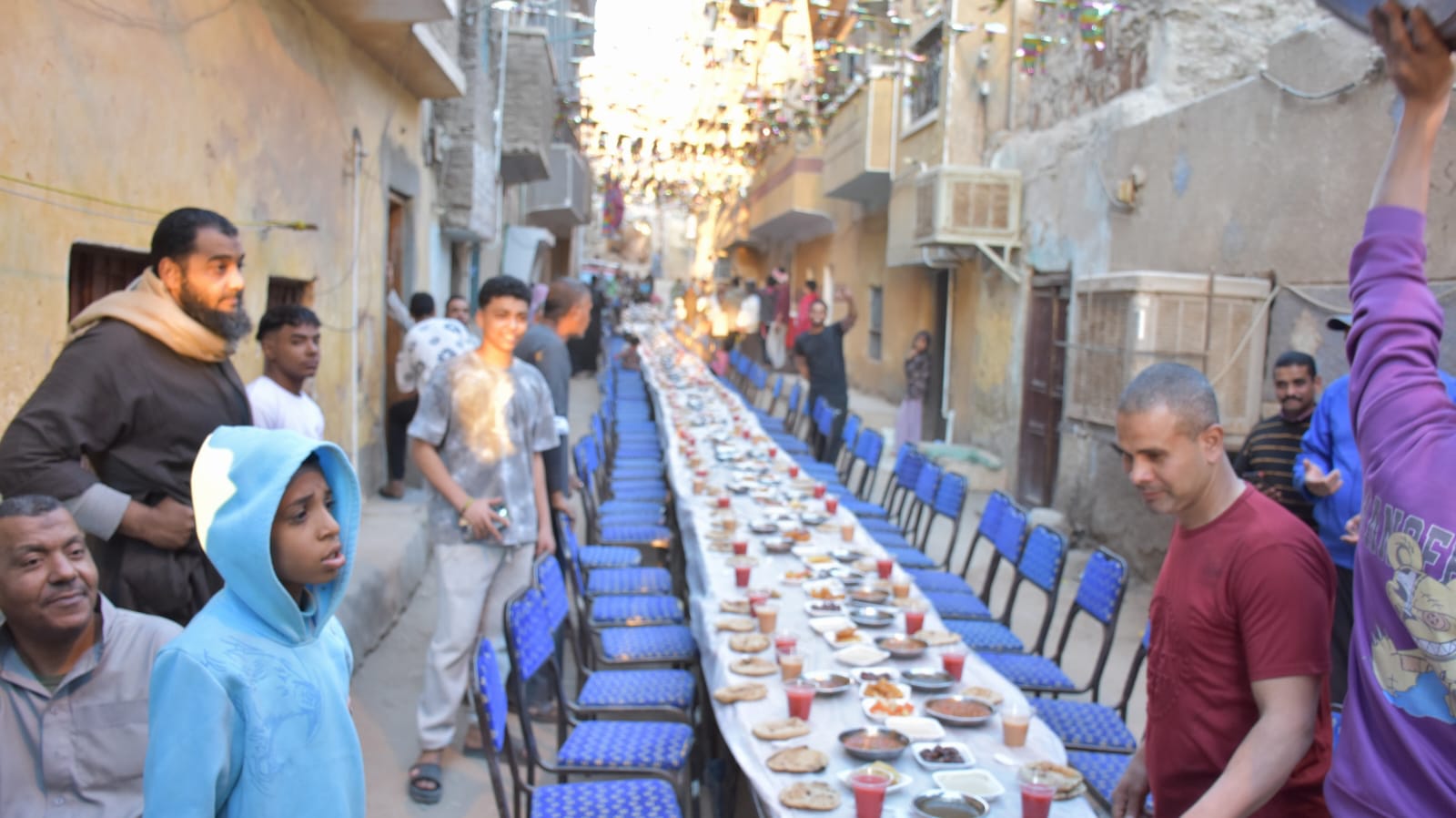 أثناء تنظيم المائدة 