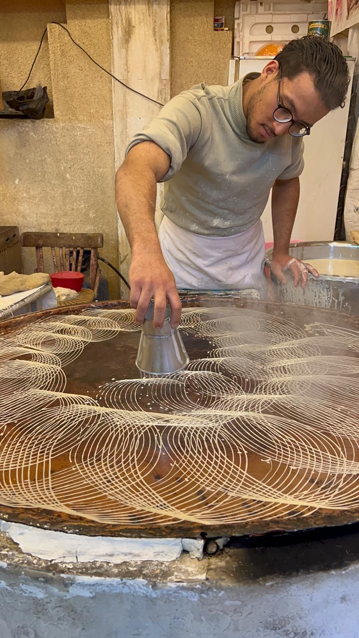 أشكال مختلفة من صناعة الكنافة البلدي