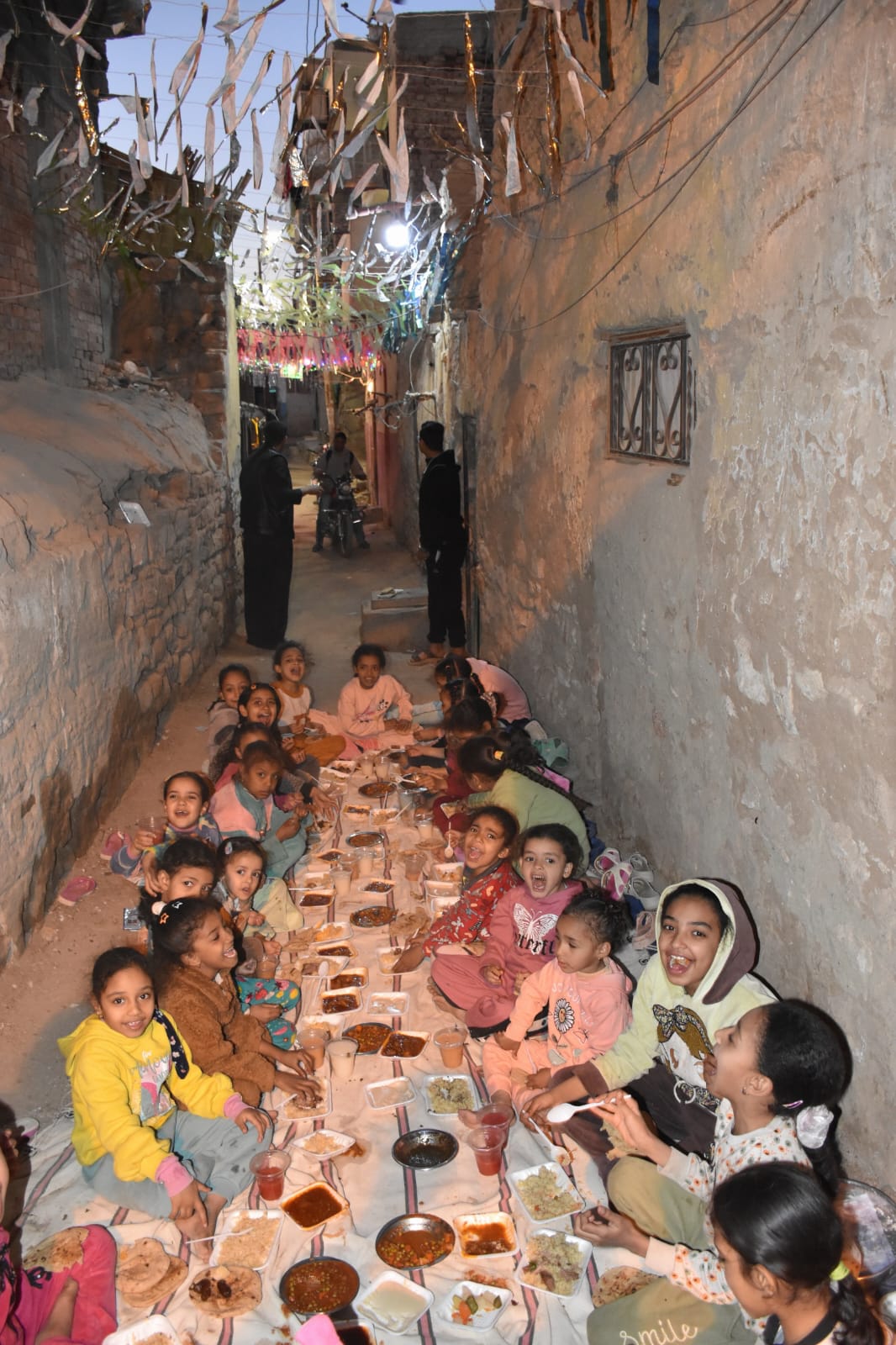 الأطفال خلال الإفطار