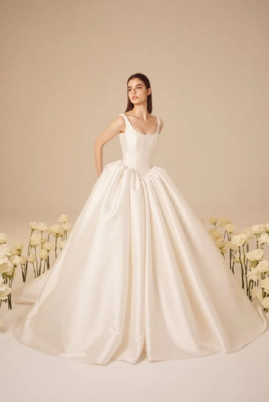 فستان محدد الوسط