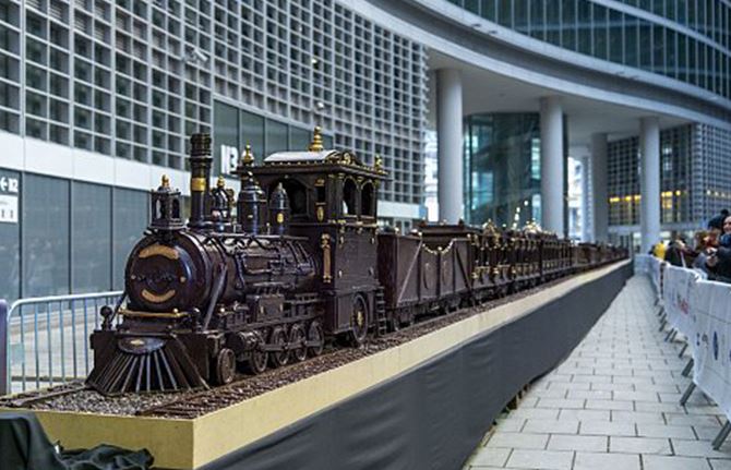 قطار الشوكولاتة