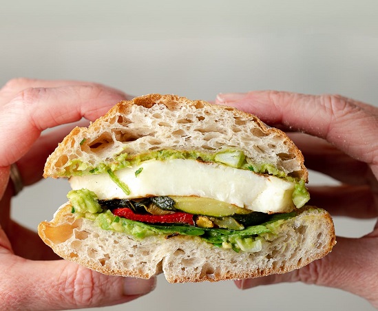 سندوتش جبنة حلوم