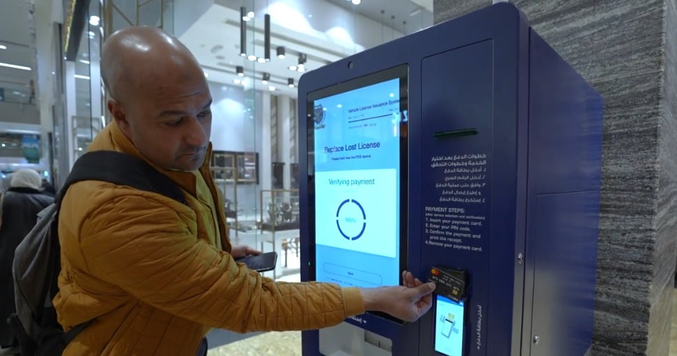 الماكينات الذكية تهزم زحام المرور في مولات مصر (6)