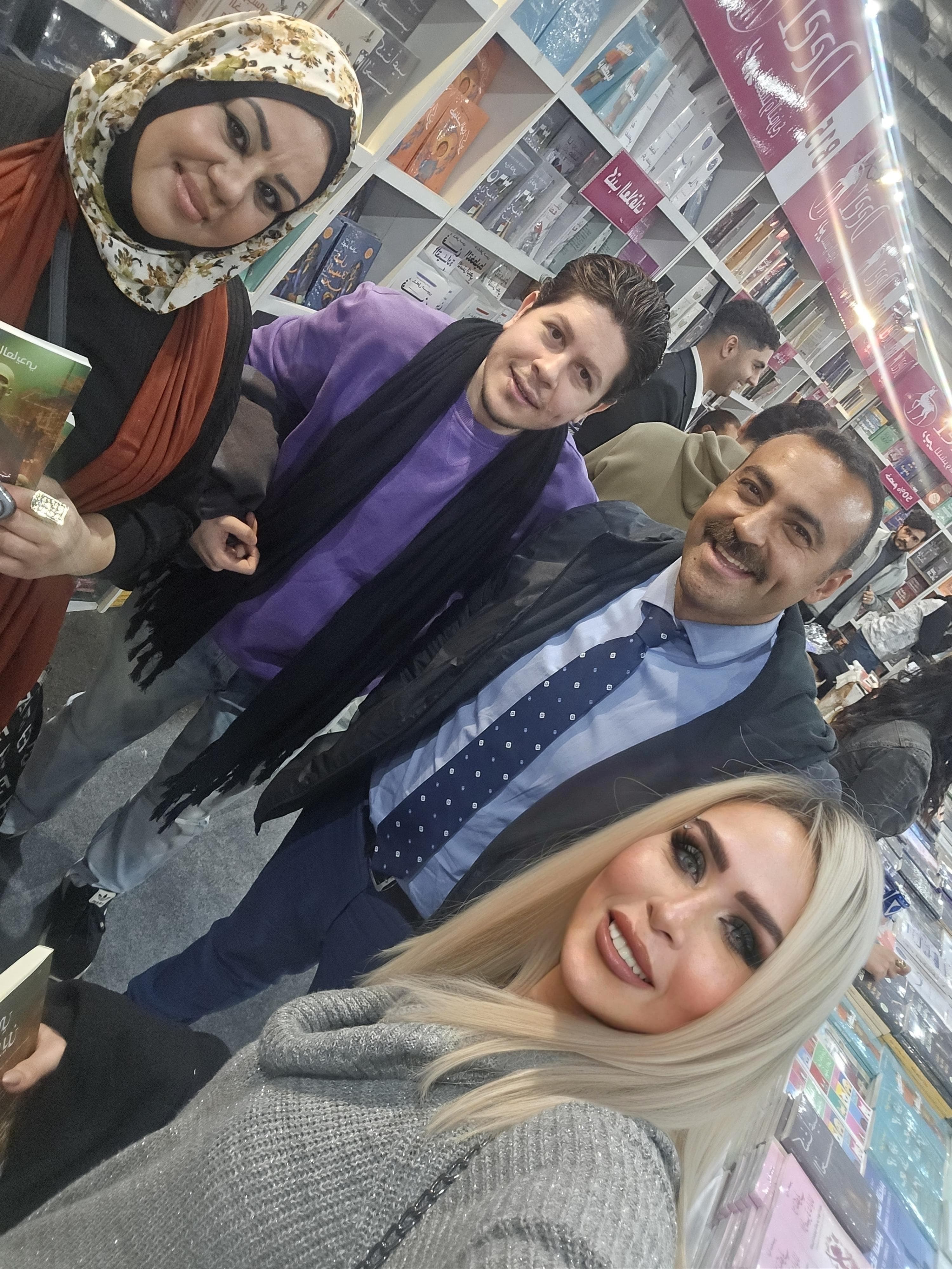 الروائى أيمن العايدى خلال حفل توقيع أحدث رواياته حى الفتارين (8)