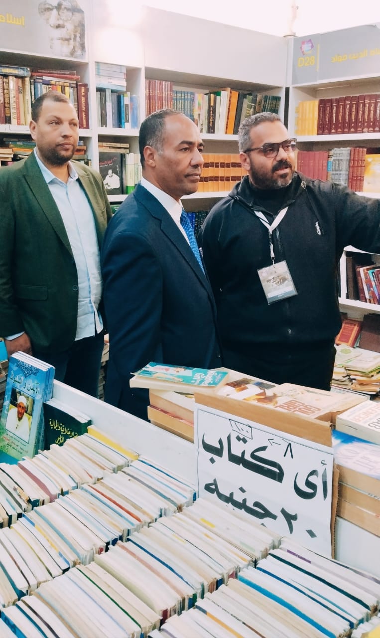 جولة الدكتور خالد ابو الليل بمعرض الكتاب جولة الدكتور خالد ابو الليل بمعرض الكتاب