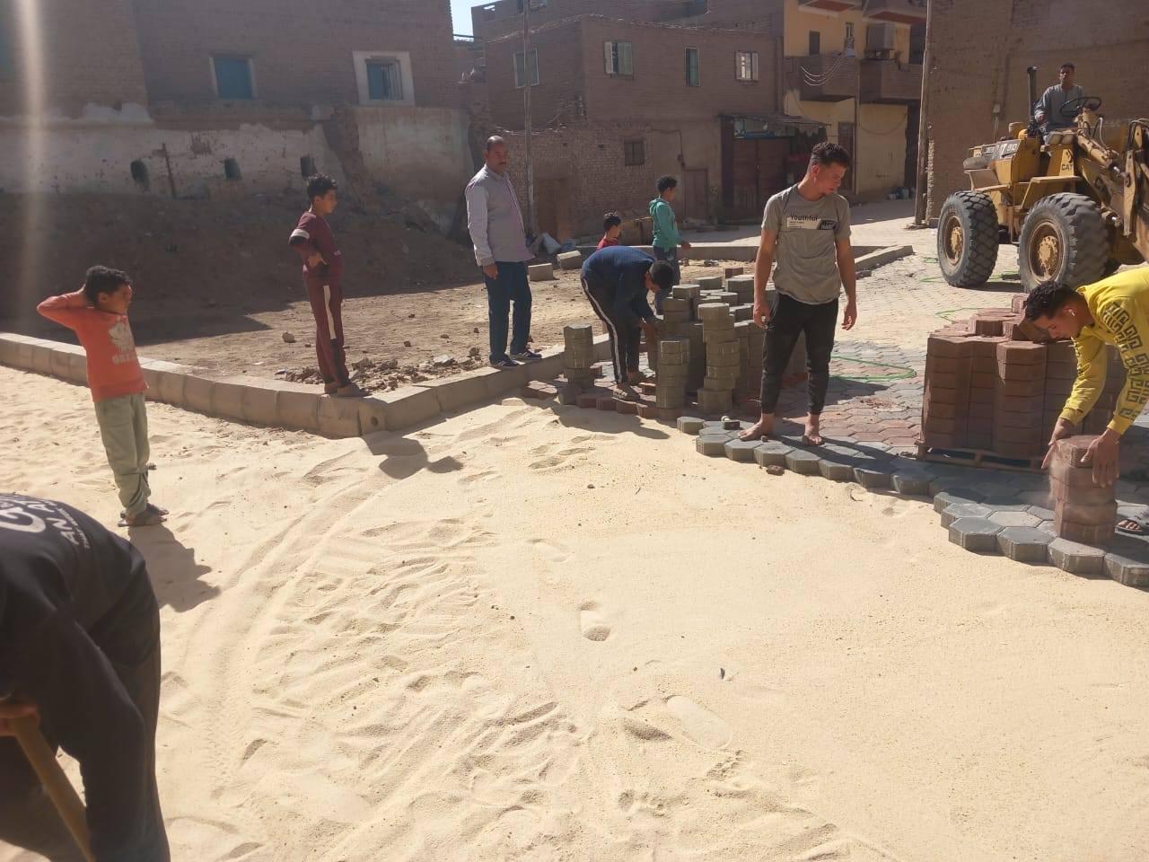 بلاط الإنترلوك يزين شوارع منطقة الراهبات بمنطقة أرمنت الحيط