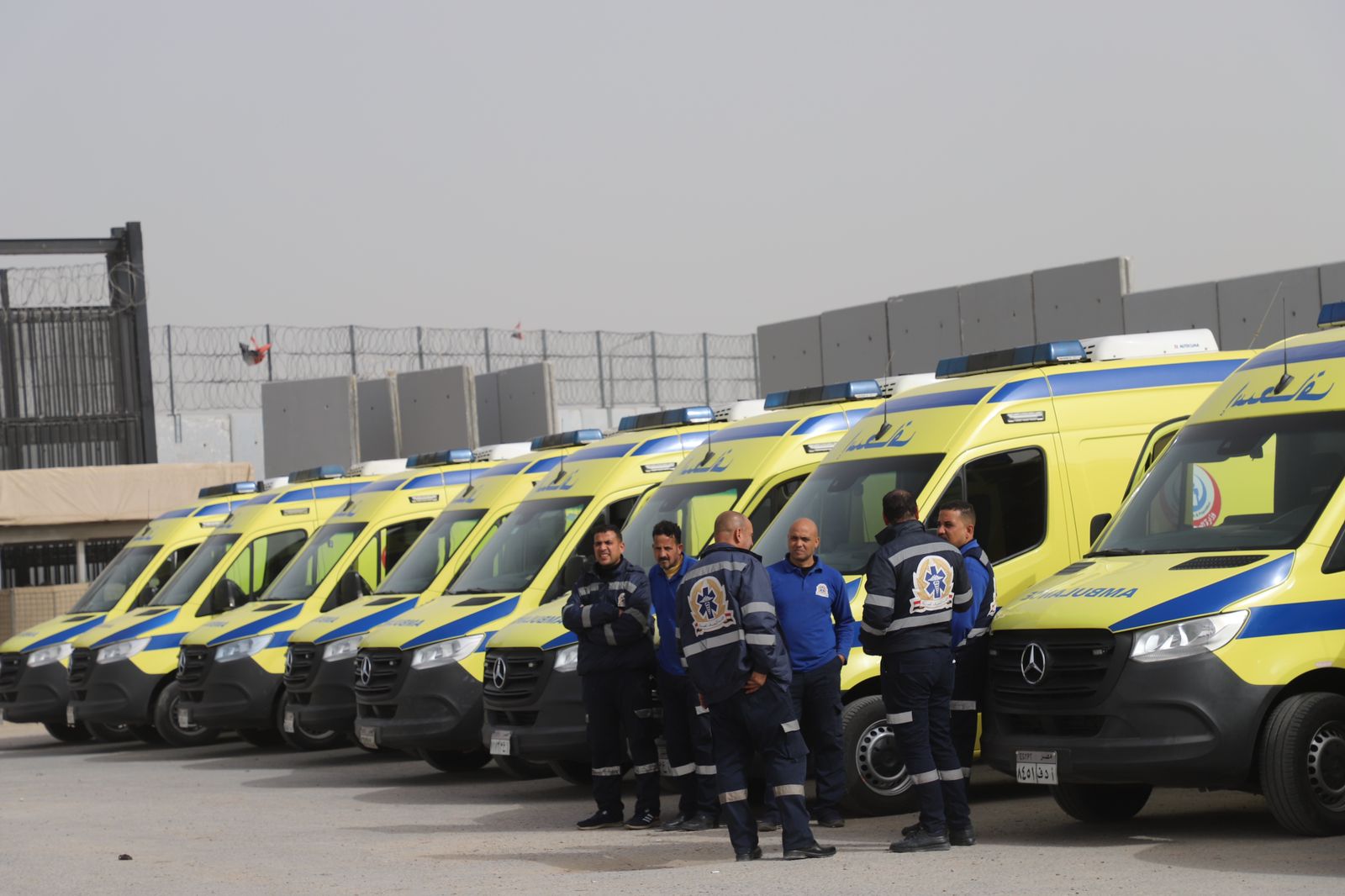 إصطفاف أمام المعبر 