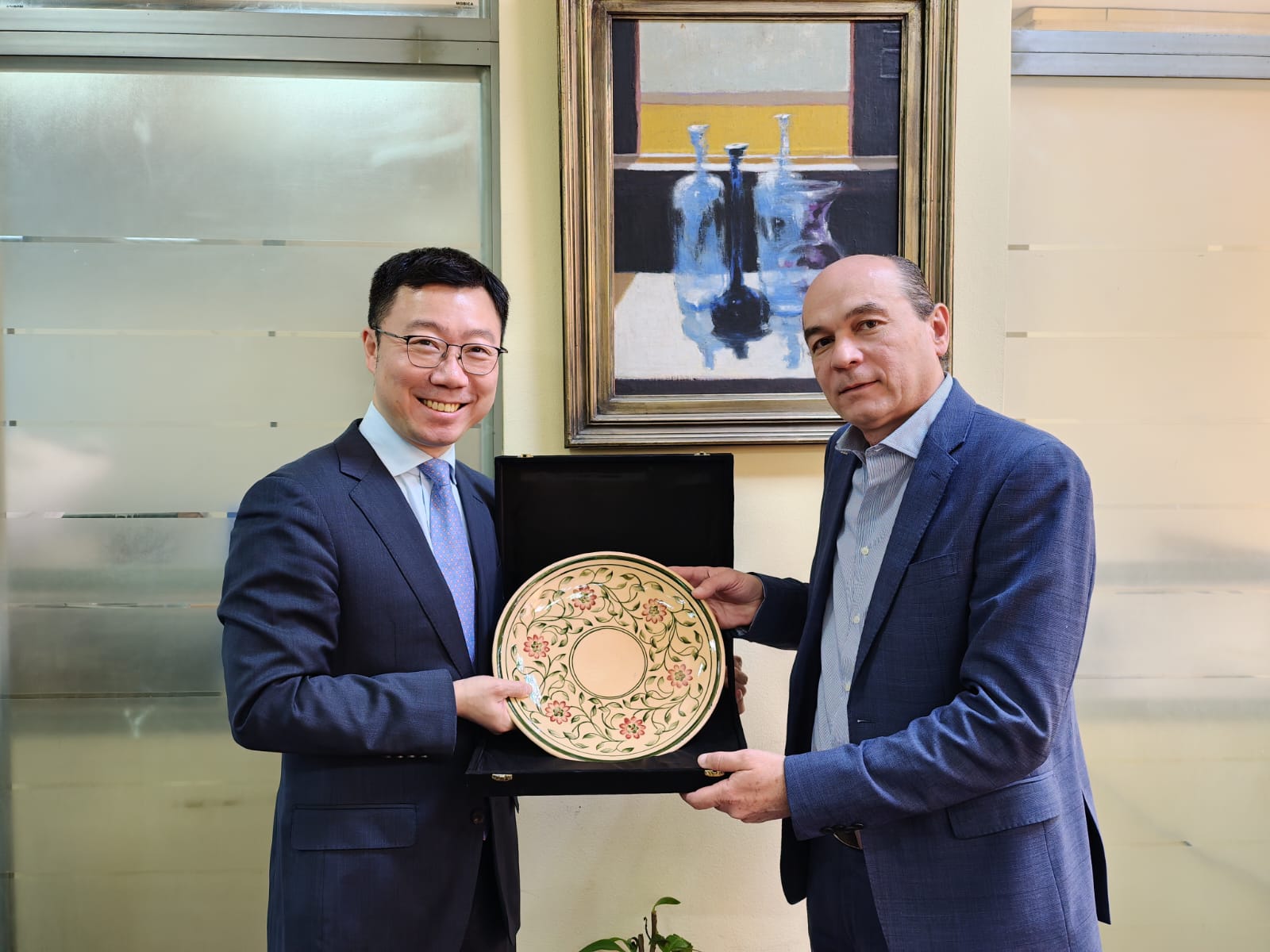 المهندس حمدى سطوحى وأحد أعضاء الوفد الصيني