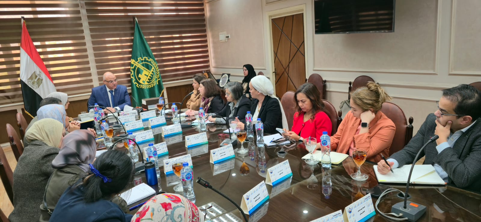 محافظ القليوبية خلال الاجتماع محافظ القليوبية خلال الاجتماع