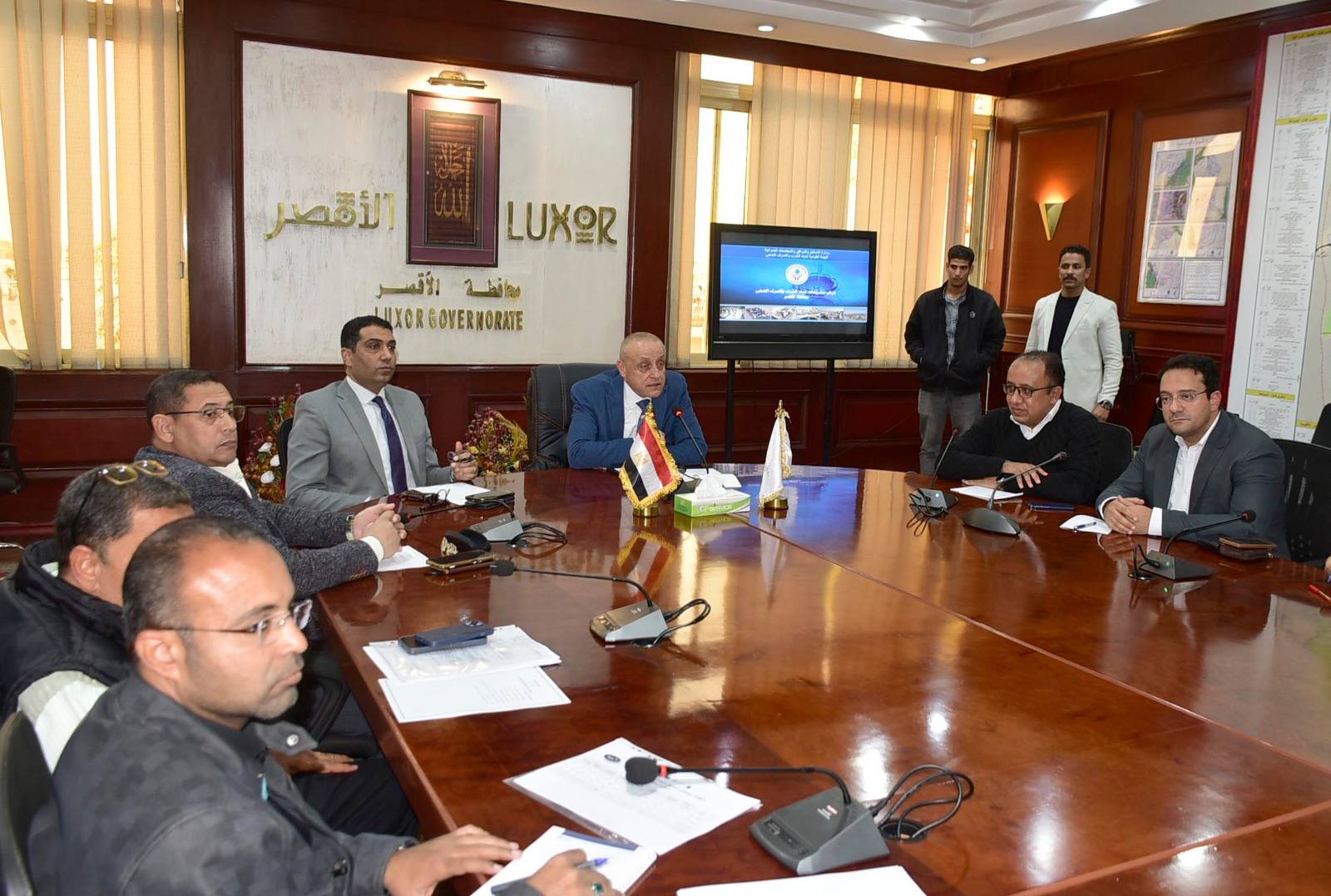 محافظ الأقصر يتابع الموقف التنفيذي لمشروعات حياة كريمة في قرى مدينتي أرمنت وإسنا