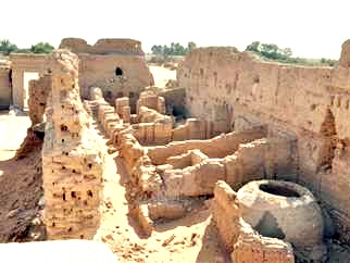 مبانى المعبد من الطوب اللن 