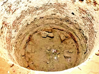 بقايا البئر الذى يمد المعبد بالمياه