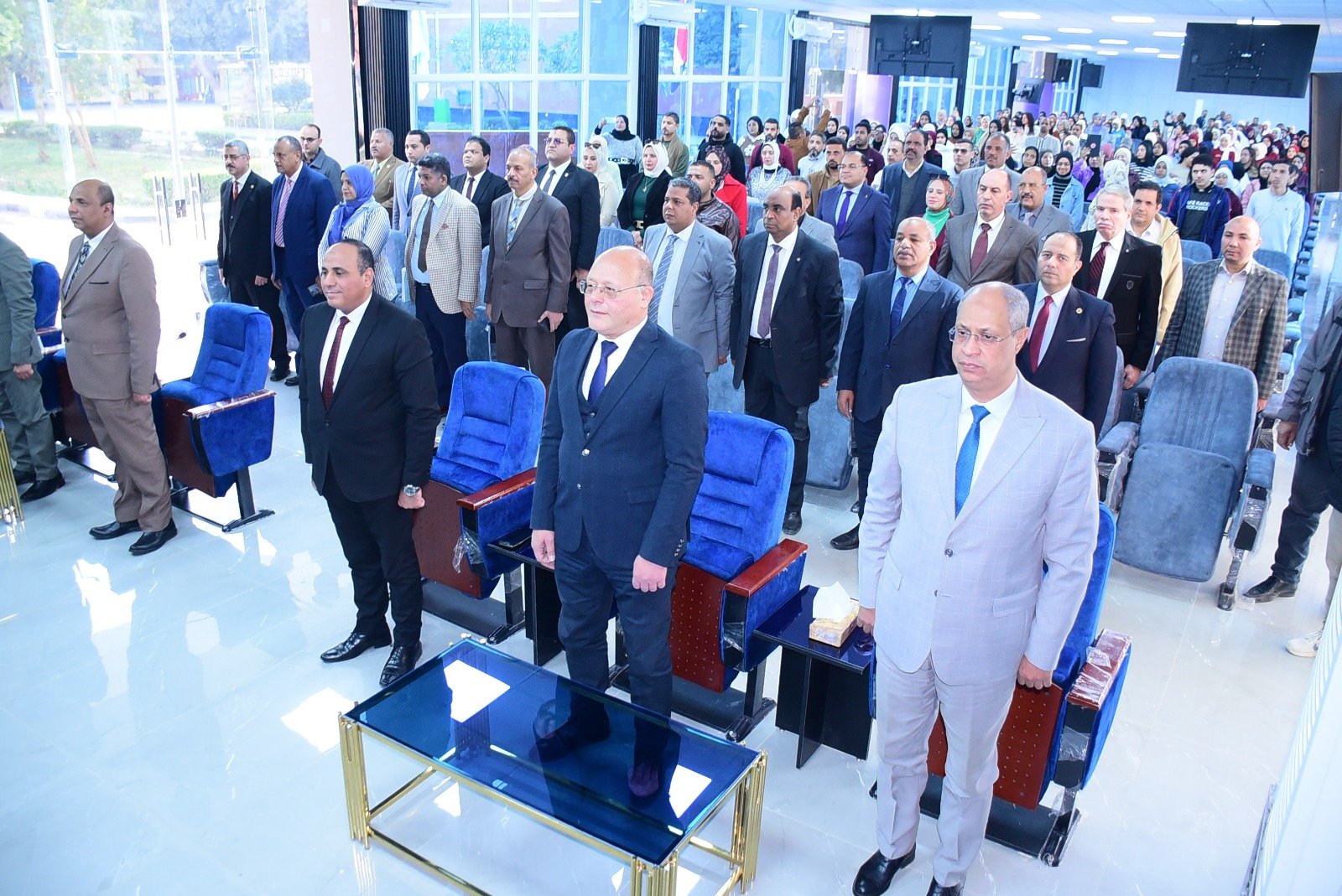 السلام الجمهورى من داخل المسرح