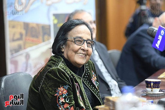 الدكتورة لميس جابر في الندوة الدكتورة لميس جابر في الندوة