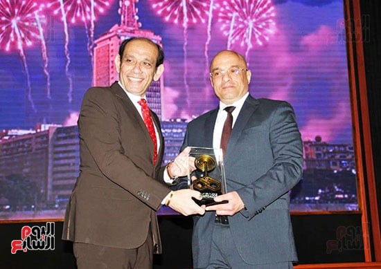 رئيس الاذاعه المصرية يكرم اللواء محمود حبشي