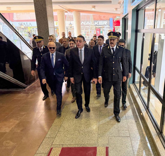 مكتب استقبال طلبات جوازات السفر بجرين بلازا ضمن خطة تطوير الخدمات الشرطية مكتب استقبال طلبات جوازات السفر بجرين بلازا ضمن خطة تطوير الخدمات الشرطية