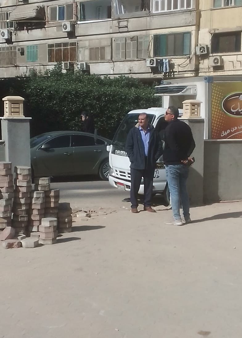 رئيس حى العجوزة يتابع رفع كفاءة النظافة والإنارة بموقف الكيت كات (2)