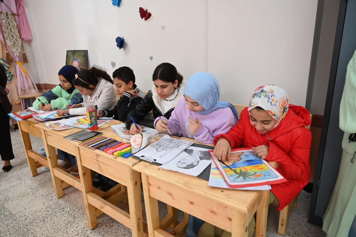 الطلاب داخل الفصول