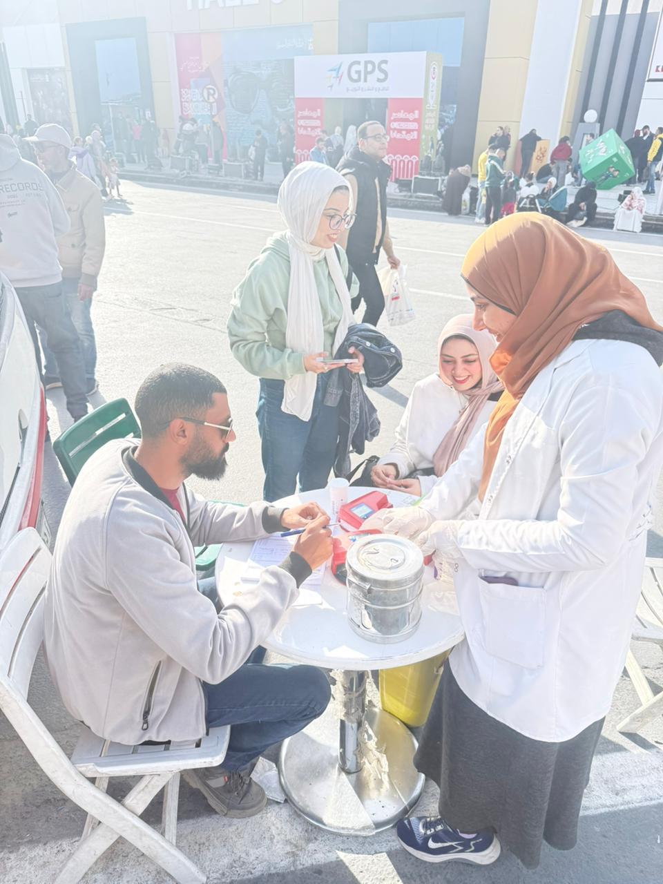 تقديم الخدمات الطبية والتوعوية تقديم الخدمات الطبية والتوعوية