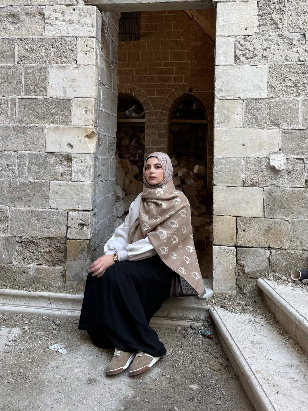 بسمة أبو شهلا أمام منزل مدمر