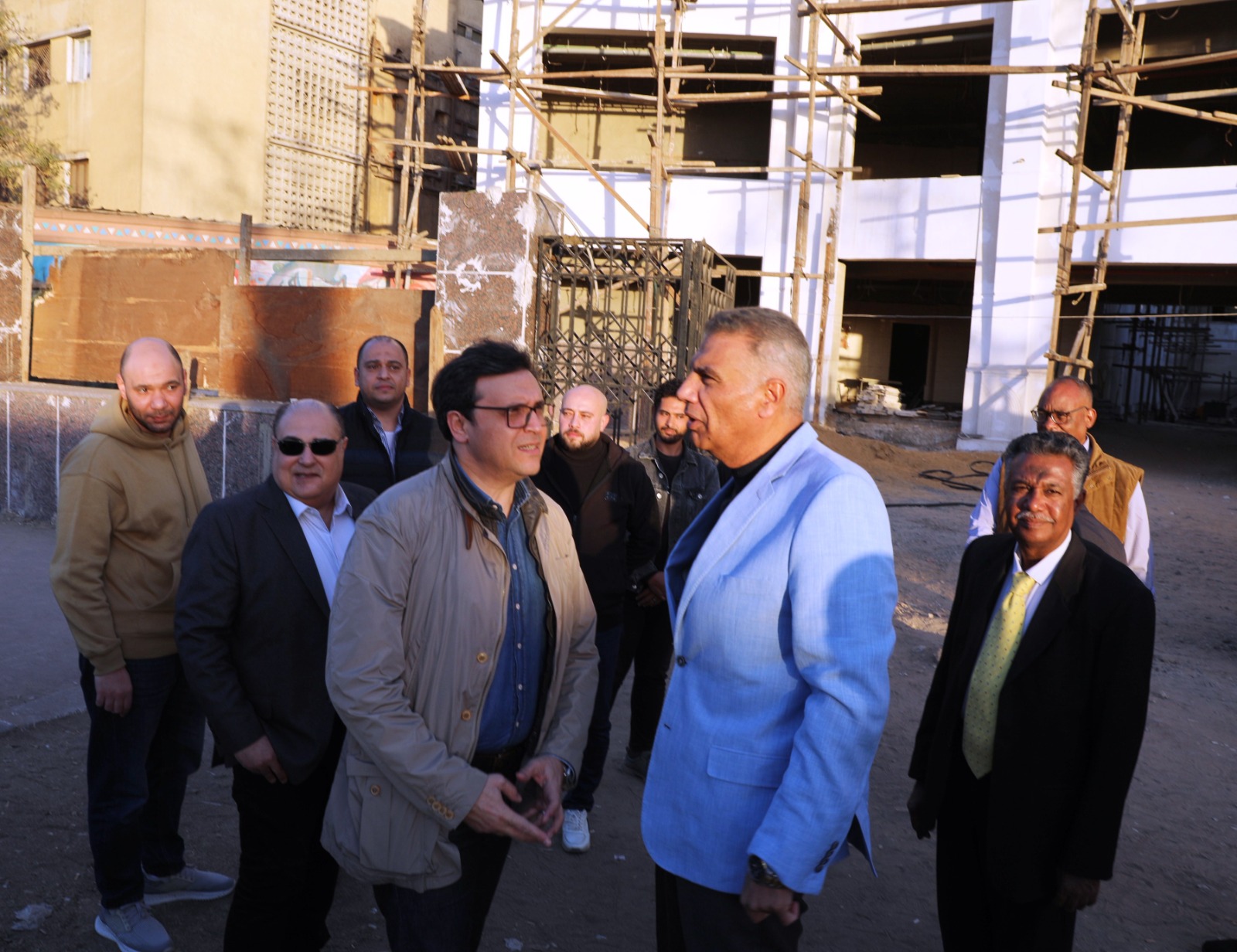 محافظ أسوان ووزير الثقافة بمدينة أسوان 