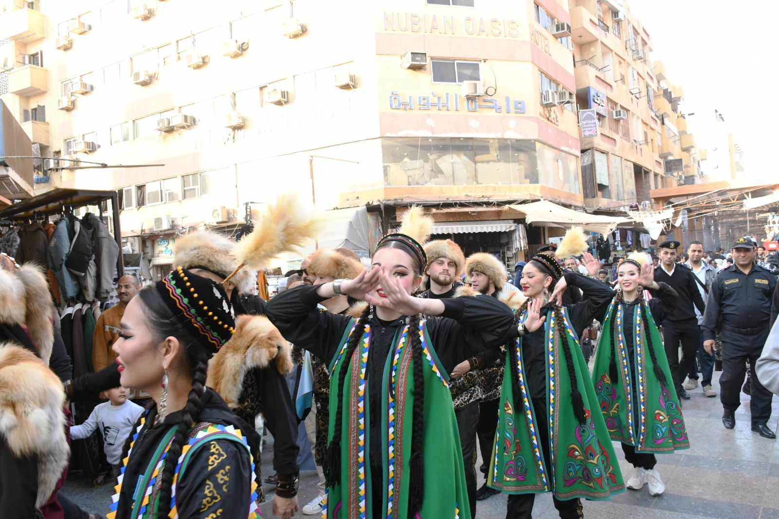 فرق أجنبية بالمهرجان