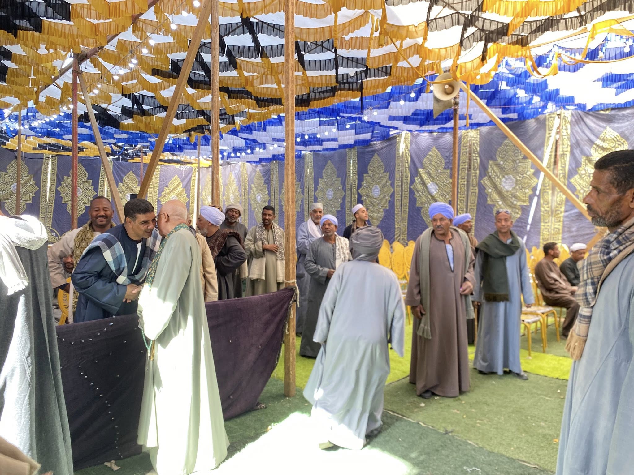 جلسة مصالحة ونزاع بين عائلتي آل العزب وآل الحسانى في قرية الحلة