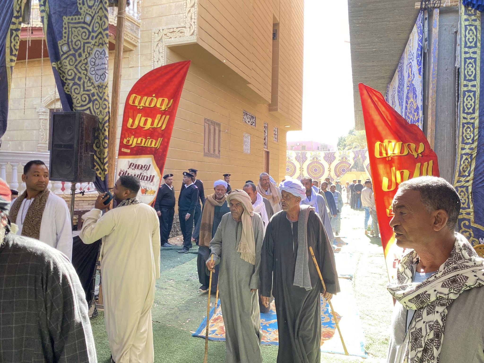 إنهاء جلسة مصالحة ونزاع بين عائلتي آل العزب وآل الحسانى في قرية الحلة