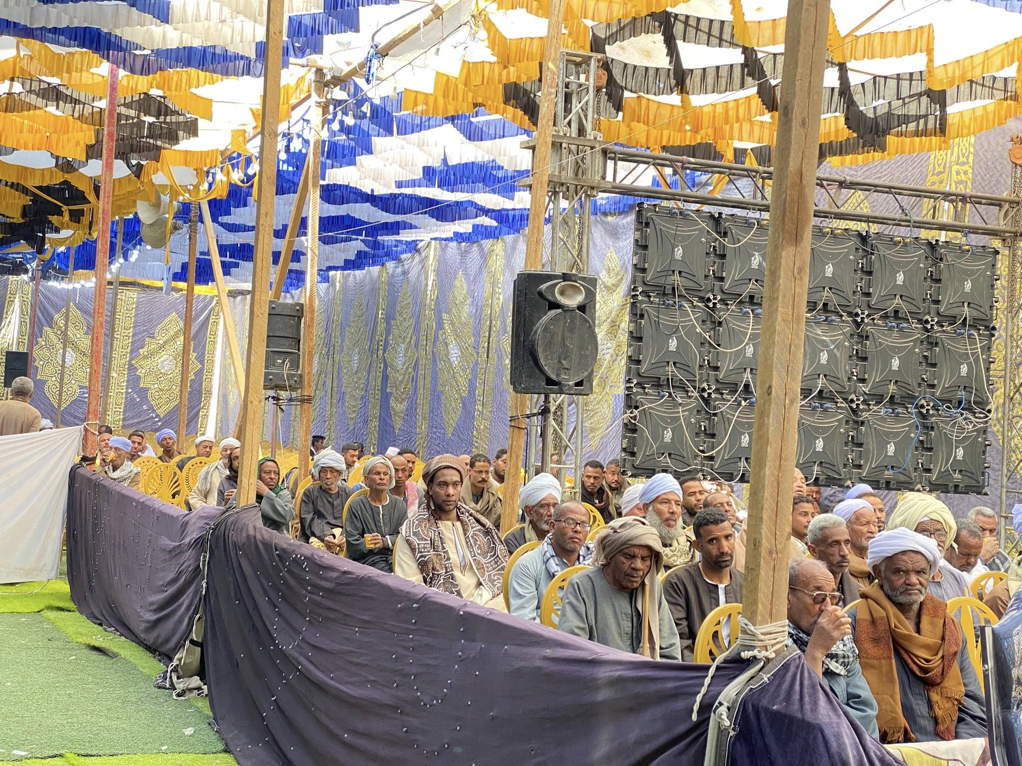 حضور جلسة المصالحة بين أبناء العائلتين بالقرية