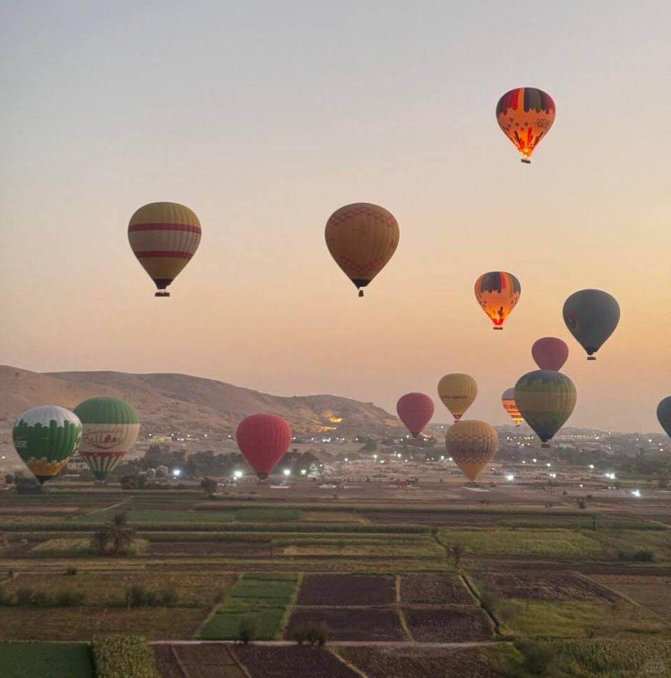 تحليق 60 رحلة تقل 1680 سائح من حول العالم بالأقصر