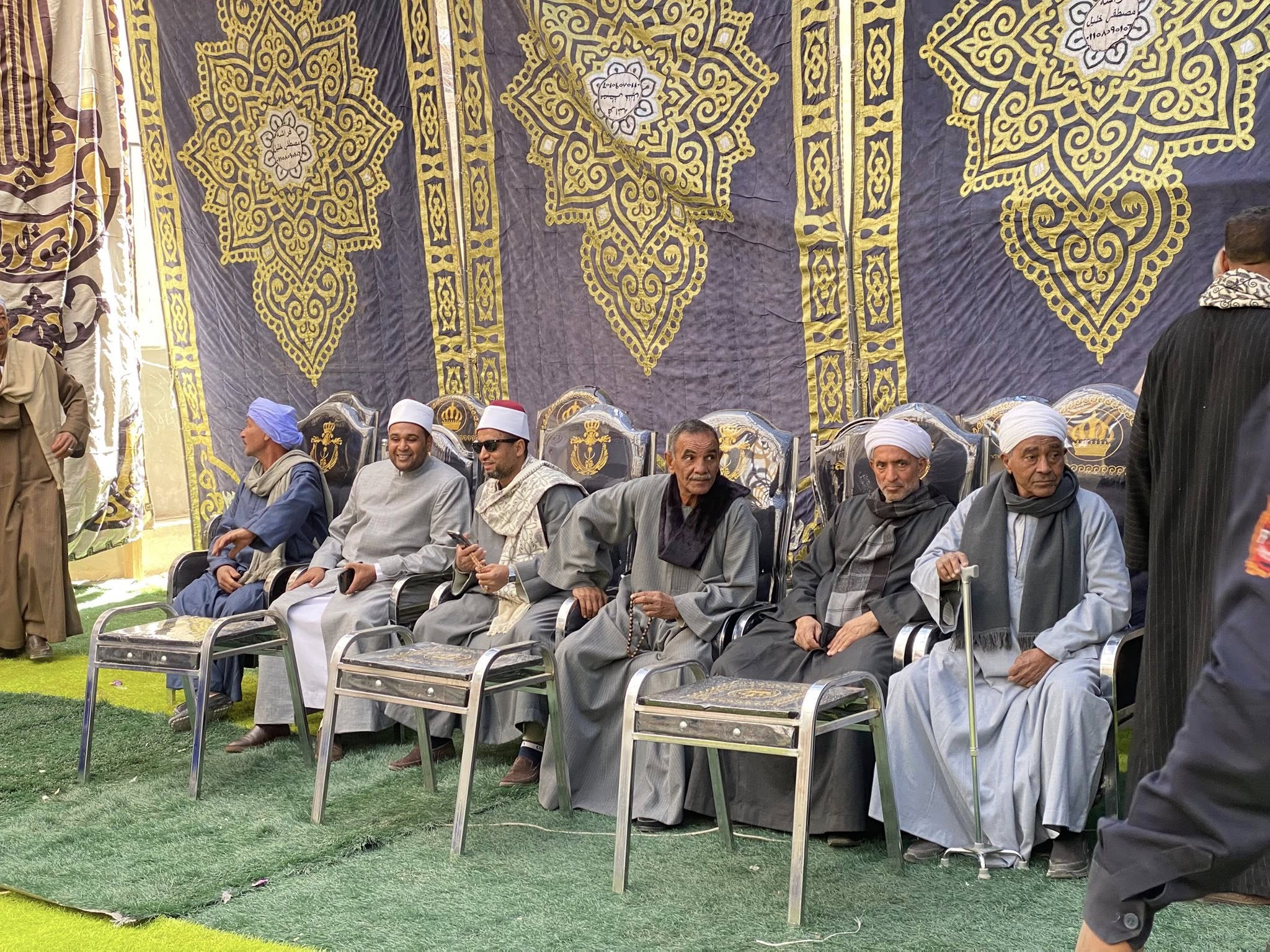 حضور جلسة مصالحة ونزاع بين عائلتي آل العزب وآل الحسانى