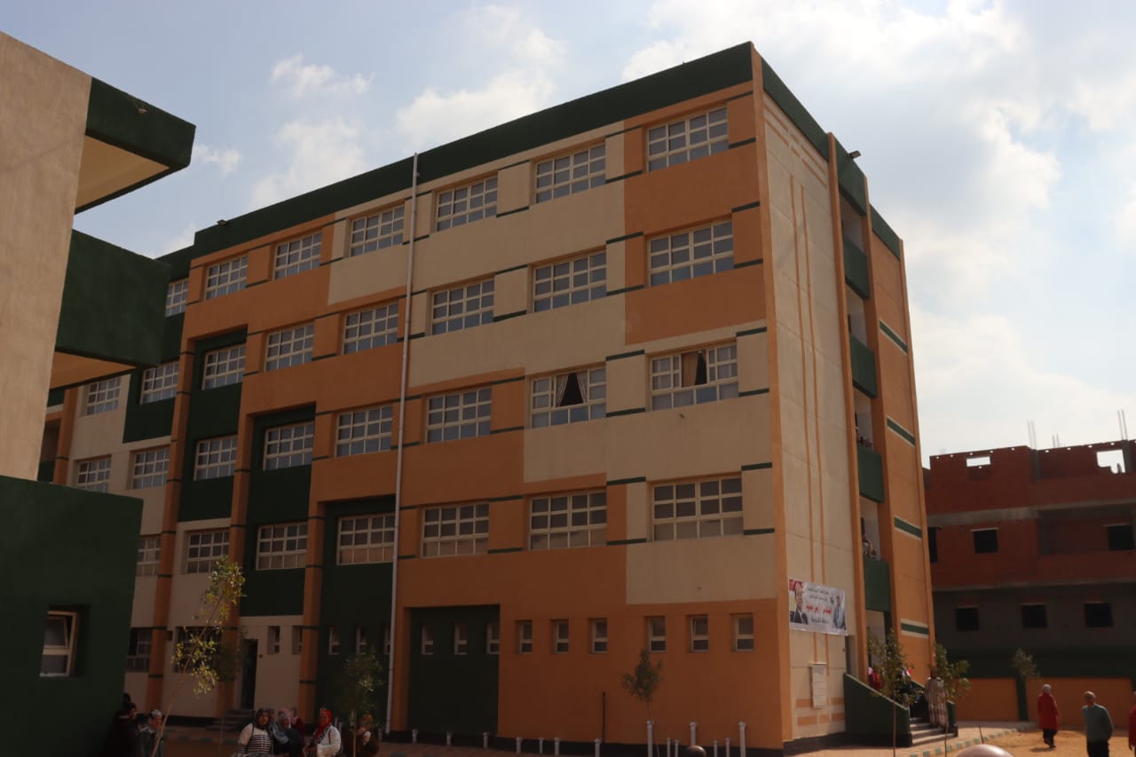 المحافظ يفتتح مدرستين جديدتين بالقليوبية (4)