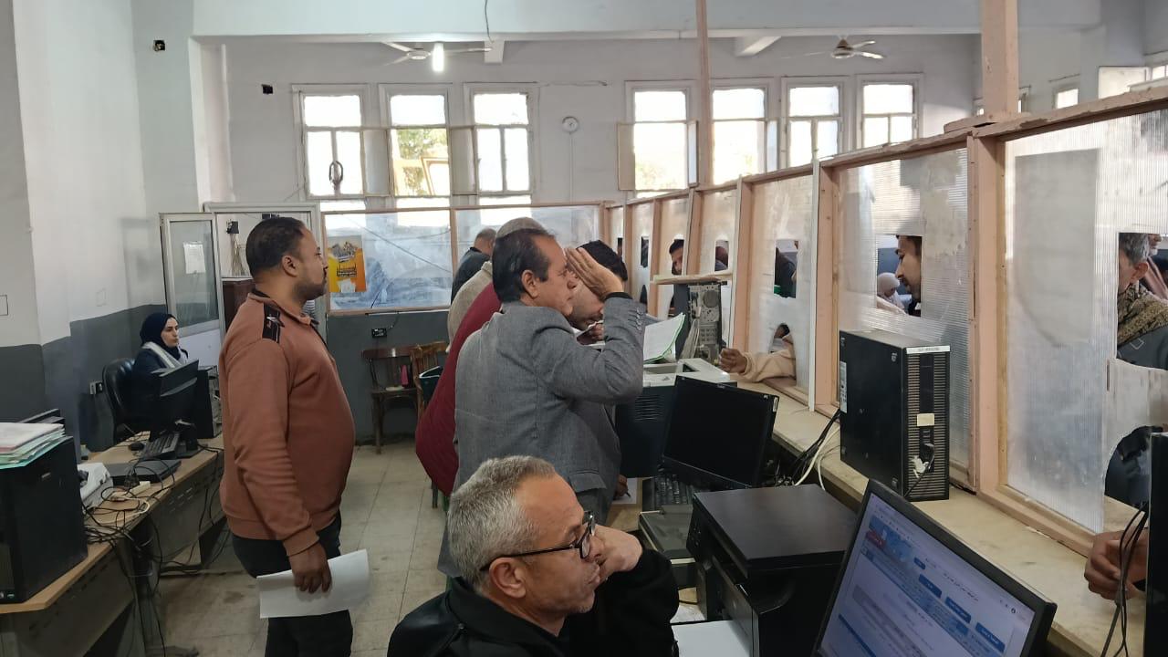 رئيس مدينة العياط يتابع انتظام العمل بالمركز التكنولوجي (2)