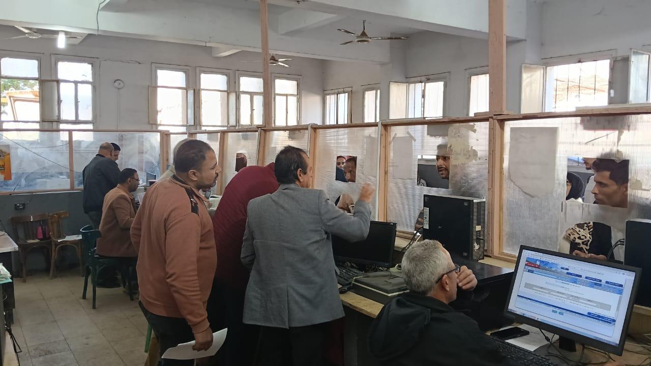 رئيس مدينة العياط يتابع انتظام العمل بالمركز التكنولوجي (3)