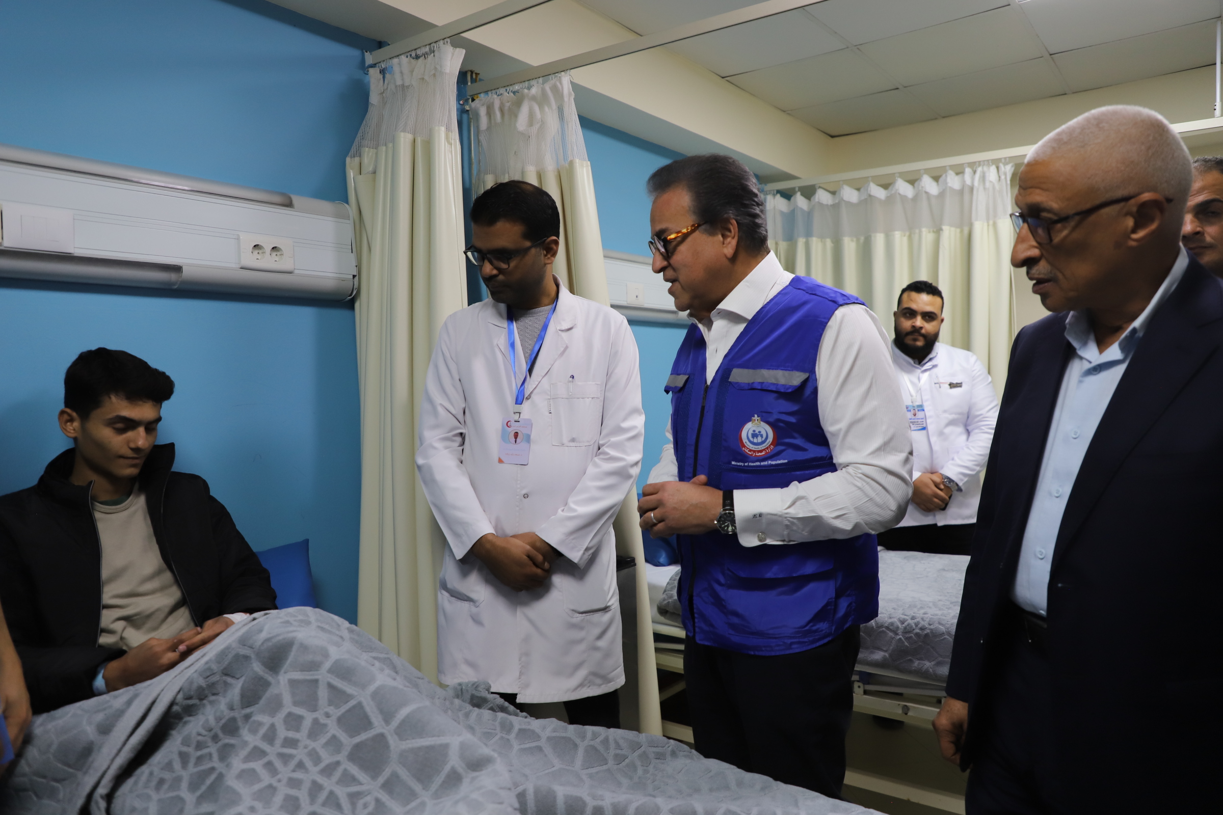 حديث إنساني بين وزير الصحة وعمران