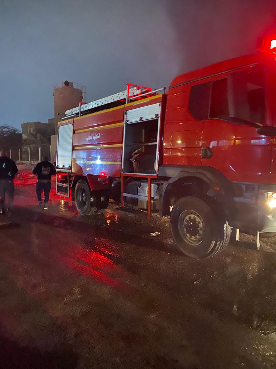 جانب من سيارات الإطفاء