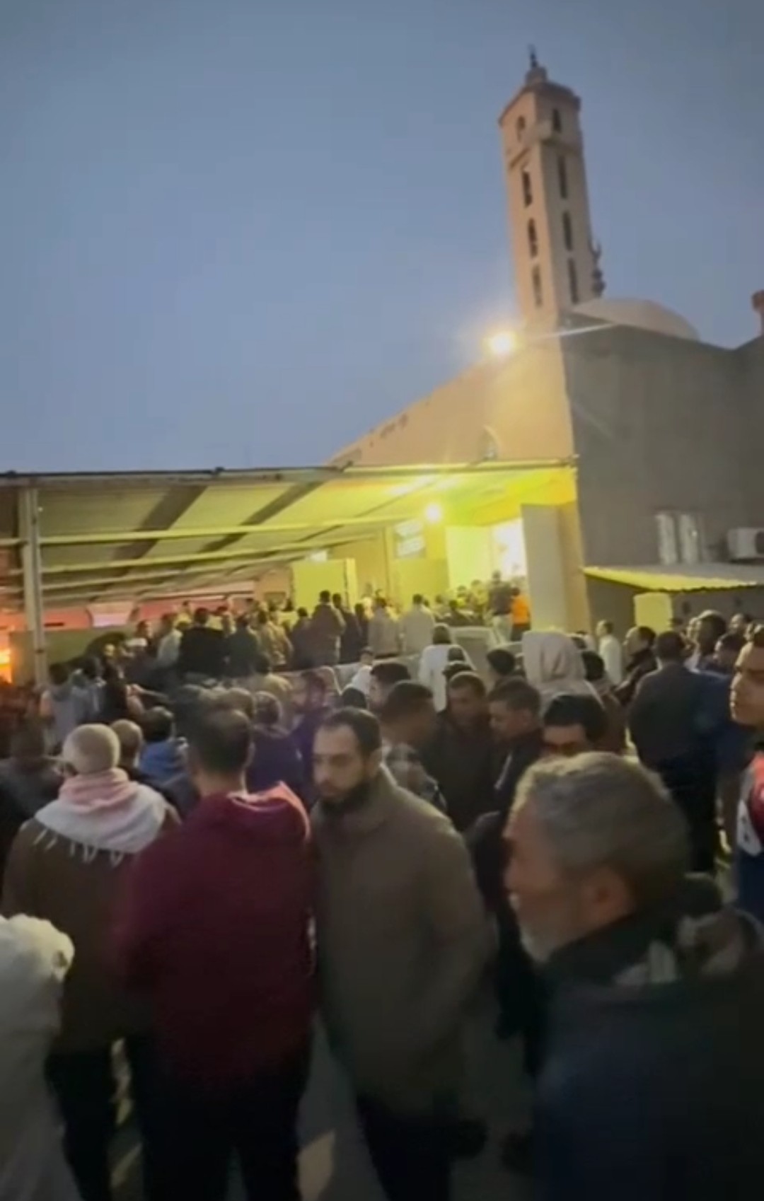 المئات يشيعون جثمان الشاب أيمن بالإسكندرية