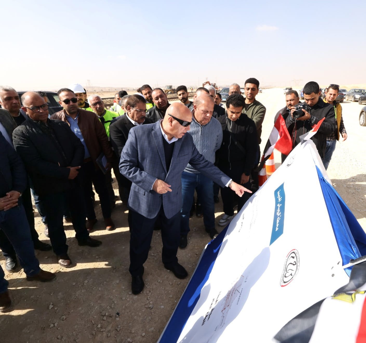 وزير الصناعة والنقل يتفقد المشروع