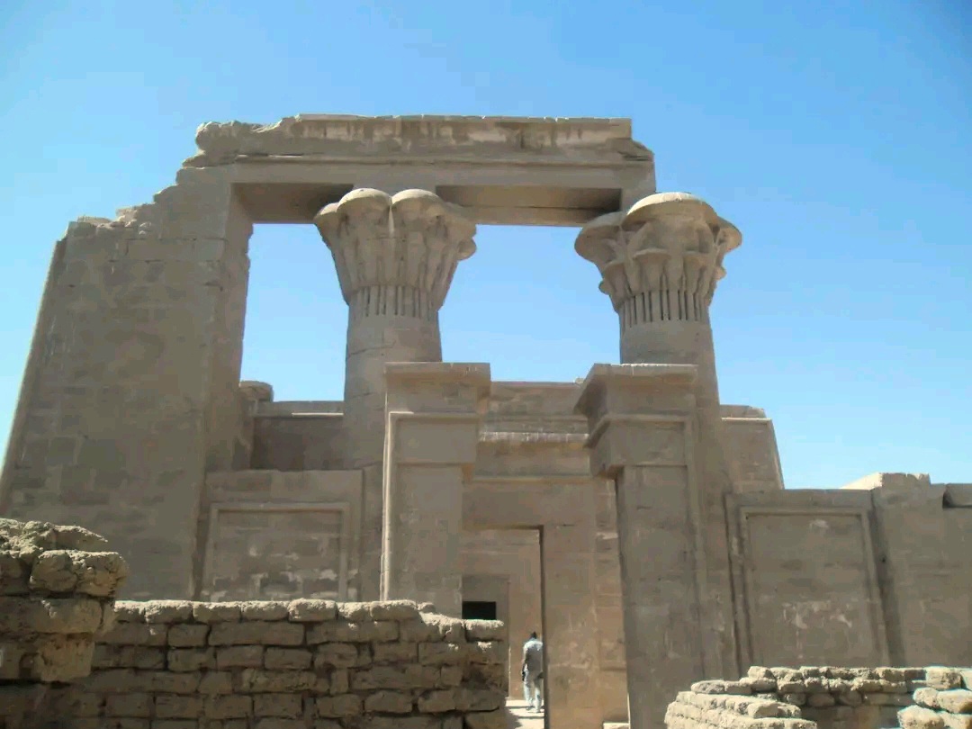  قلعة جبل الغويطة والمعبد الحصين بالوادى الجديد (13)