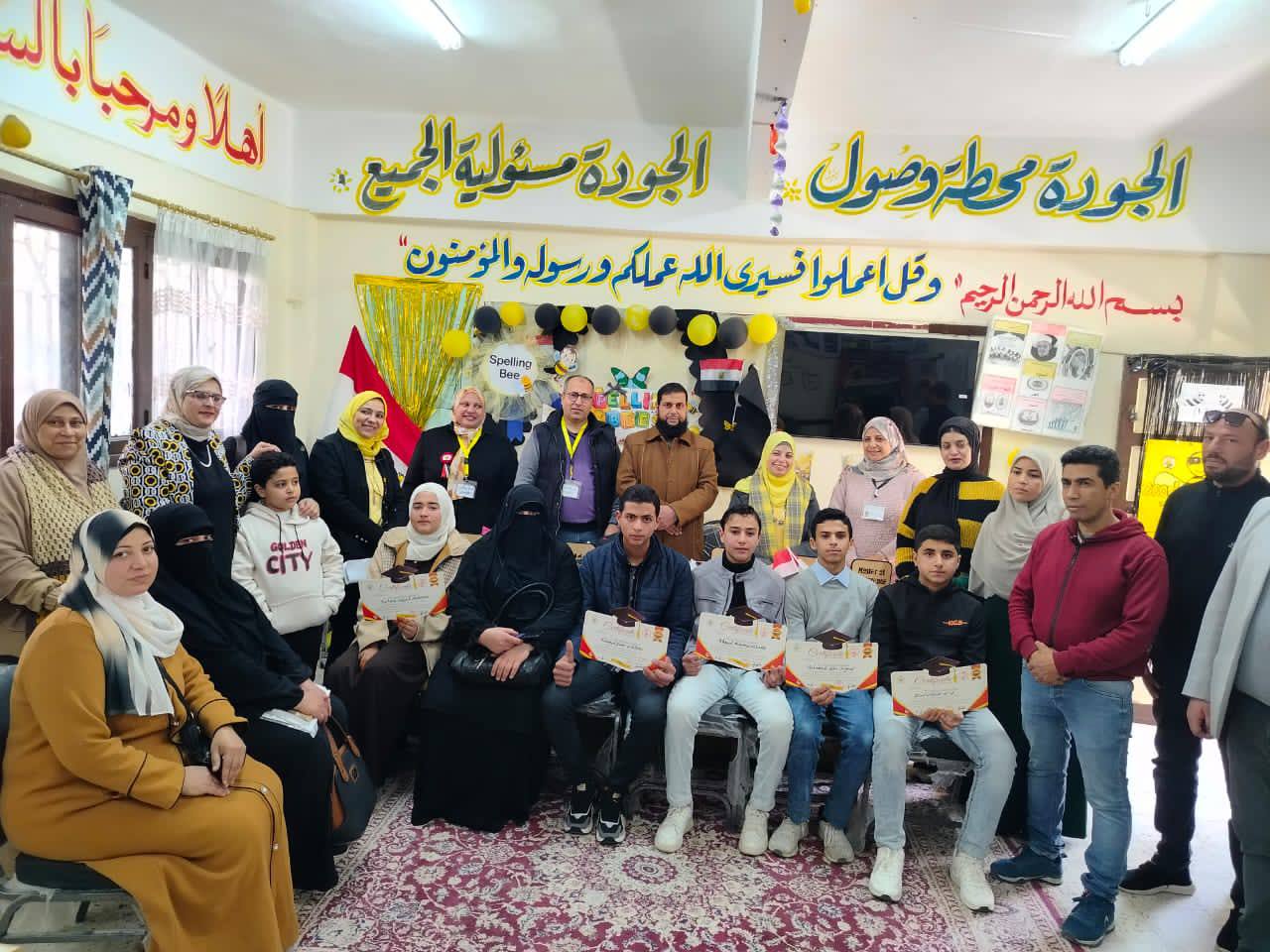 الطلاب الفائون بمسابقة  نحلة التهجي