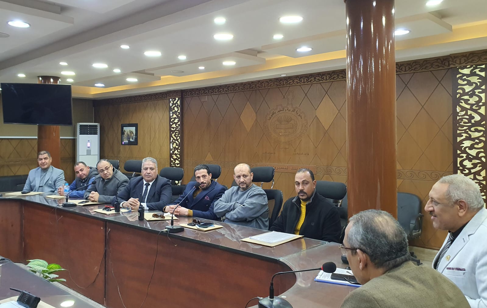 المشاركين بالاجتماع