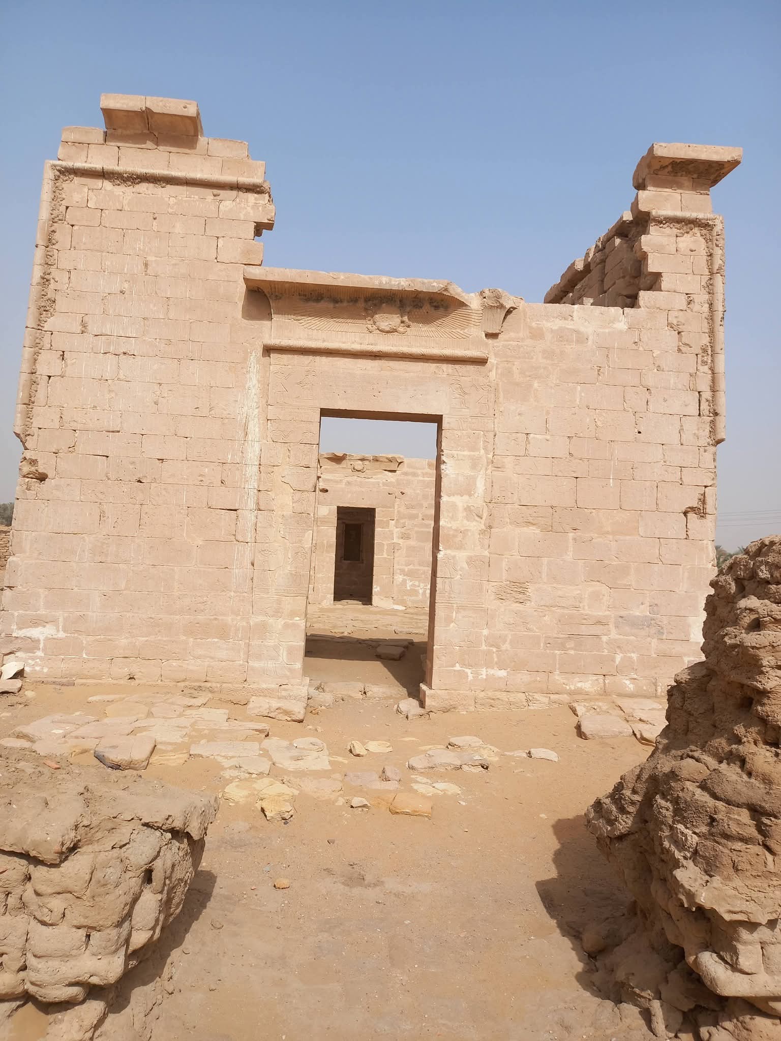  قلعة جبل الغويطة والمعبد الحصين بالوادى الجديد (7)