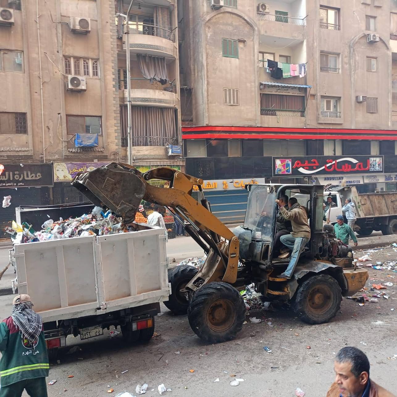 محافظة الجيزة تزيل أكبر بؤرة «فريزة» بشارع عمرو بن العاص في فيصل (5)