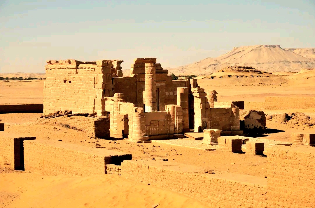  قلعة جبل الغويطة والمعبد الحصين بالوادى الجديد (12)