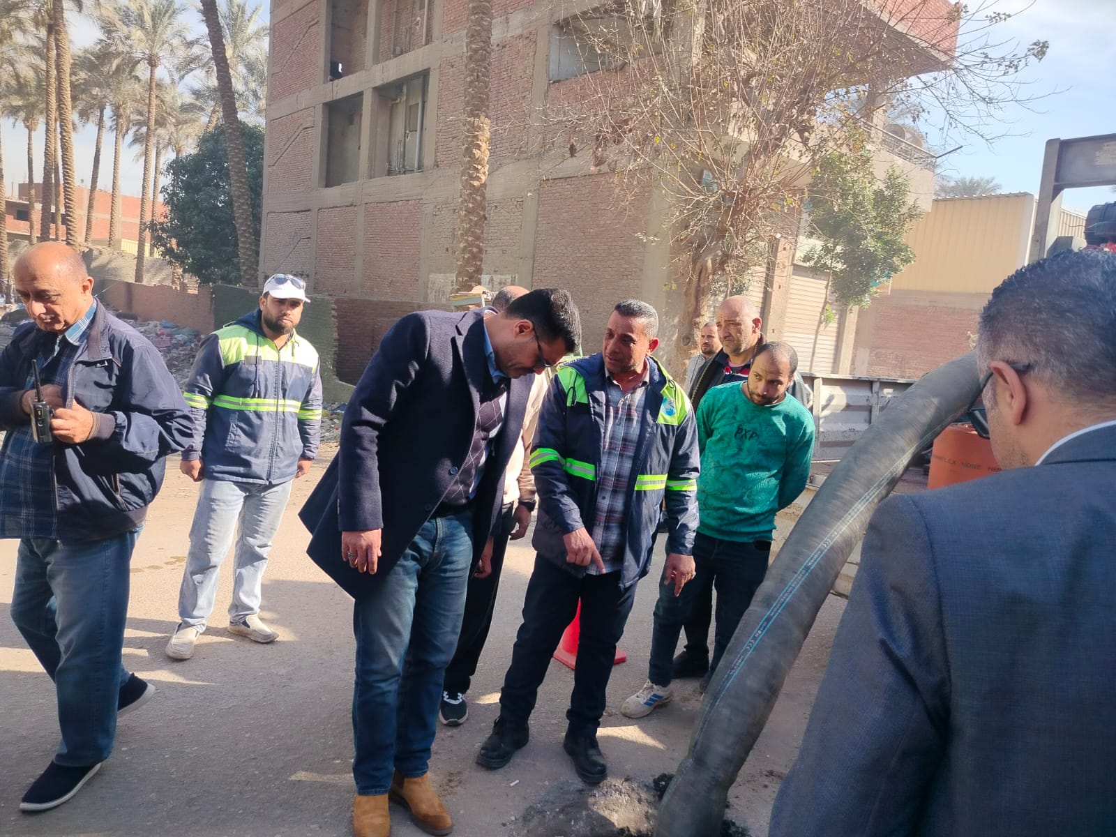 رئيس شركة المياه بموقع الهبوط الأرضي