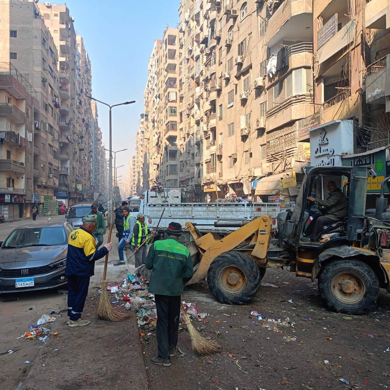 محافظة الجيزة تزيل أكبر بؤرة «فريزة» بشارع عمرو بن العاص في فيصل (2)
