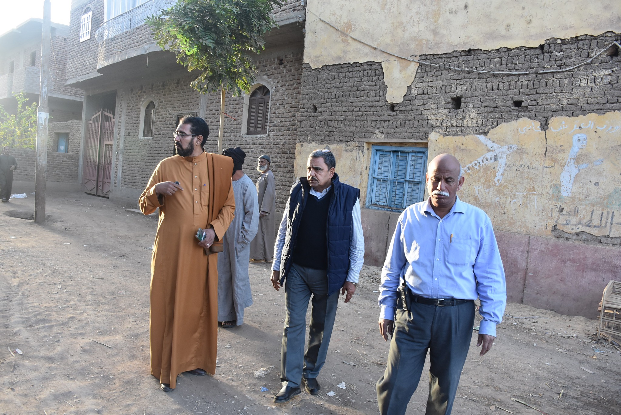 رئيس مياه الأقصر يتفقد جزيرة أرمنت لمتابعة الوصلات الخلسة