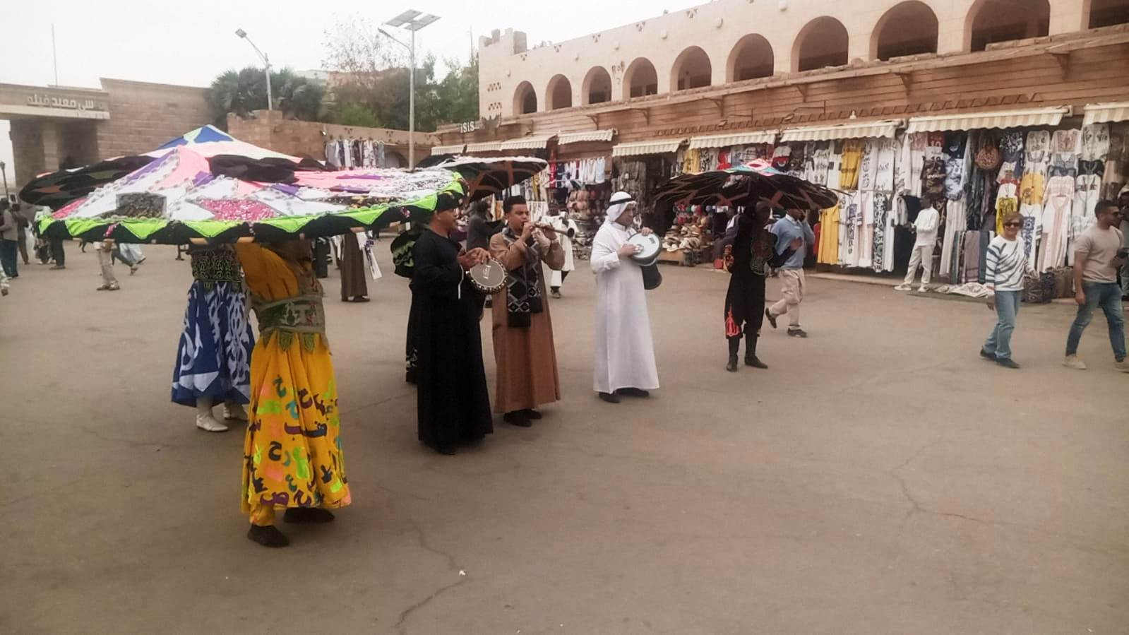 مشاركة 8 فرق أجنبية