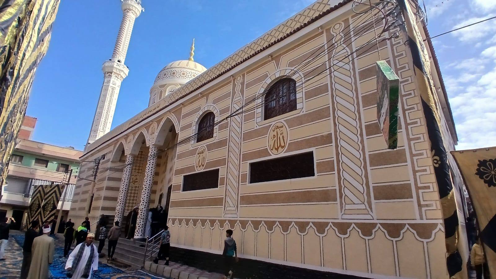 المسجد بعد بناءه وافتتاحه