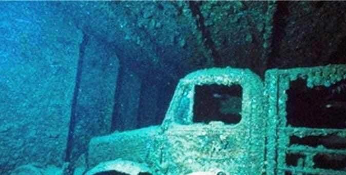 بقايا مهمات الجيش البريطانى بالسفارة الغارقة